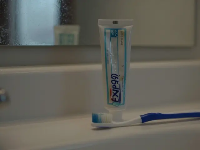 Jak dlouho vydrží pasta na zuby? Vše, co potřebujete vědět o trvanlivosti zubní pasty