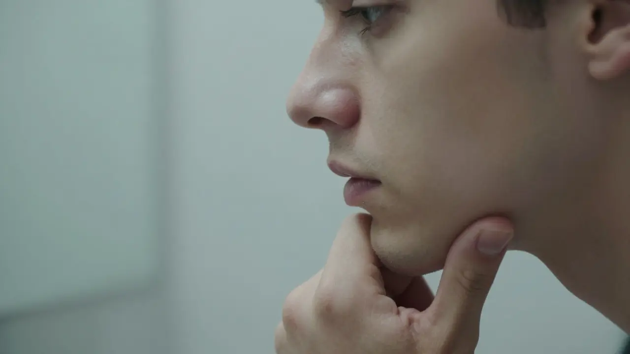 Fazety na křivé zuby: Rizika, komplikace a co se může pokazit