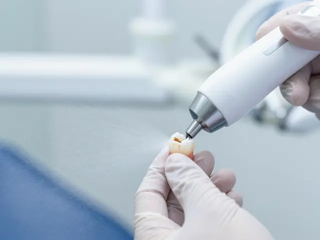 Jaký typ pískování zubů zvolit: Průvodce výběrem pro čistší ústní dutinu