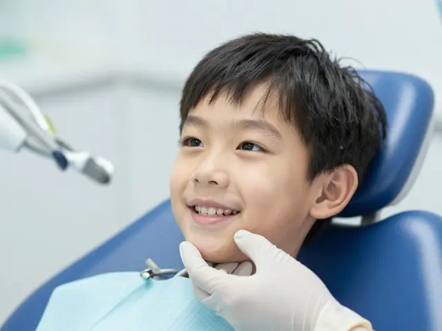 Kdy se rovnají zuby? Přehled fixních rovinátek pro děti i dospělé